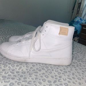 Women’s Court Royale 2 High Top Nike Sneaker